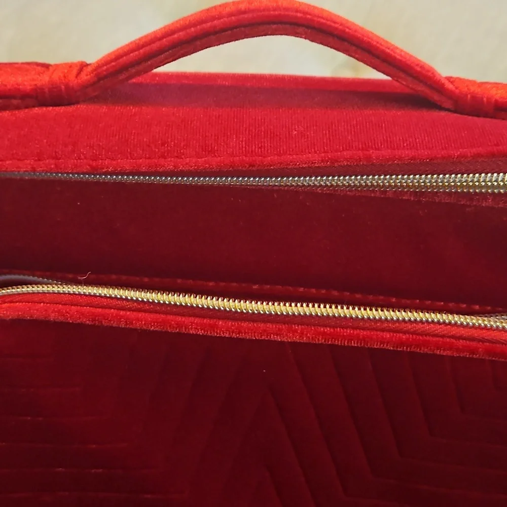 ESTEE LAUDER 2023 CHRISTMAS LIMITED EDITION MAKEUP CASE TRAVEL BAG RED VELVET